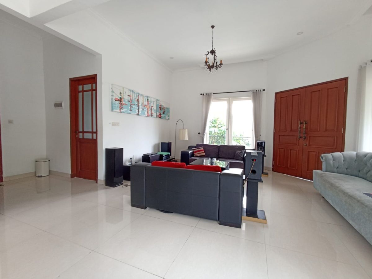 RUMAH HOOK 2 LANTAI ISTIMEWA, LT 360 M2, BUKIT CINERE INDAH, DEPOK - Foto 9