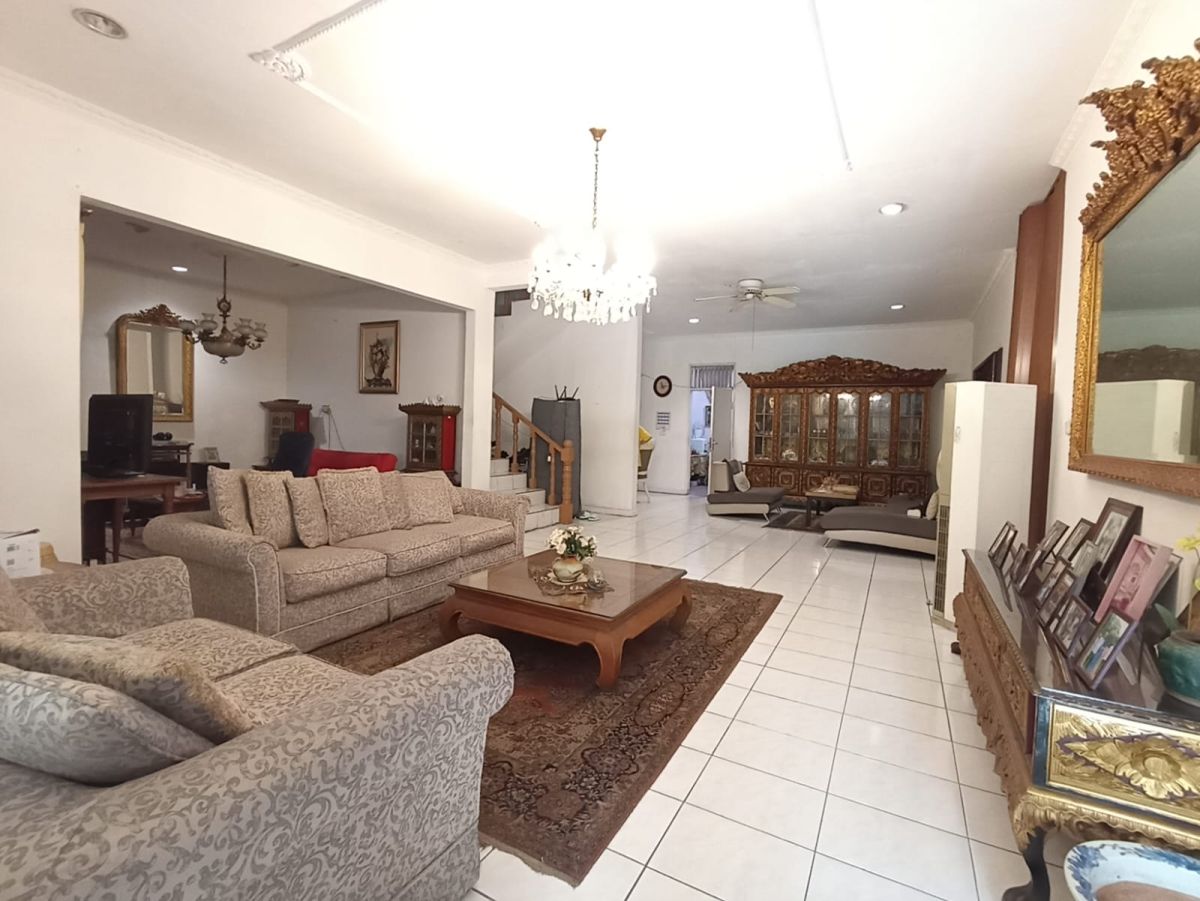 RUMAH HOOK BESAR HALAMAN LUAS, LT 604 M2, BUKIT CINERE INDAH, DEPOK - Foto 3