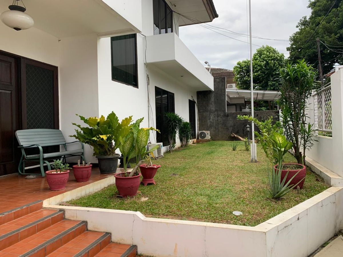 RUMAH INCL KOLAM RENANG, LT 630 M2, CINERE ESTATE, DEPOK