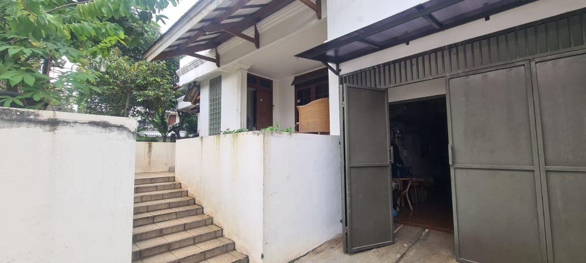 RUMAH HOOK LUAS, LT 440 M2, BUKIT CINERE INDAH, DEPOK
