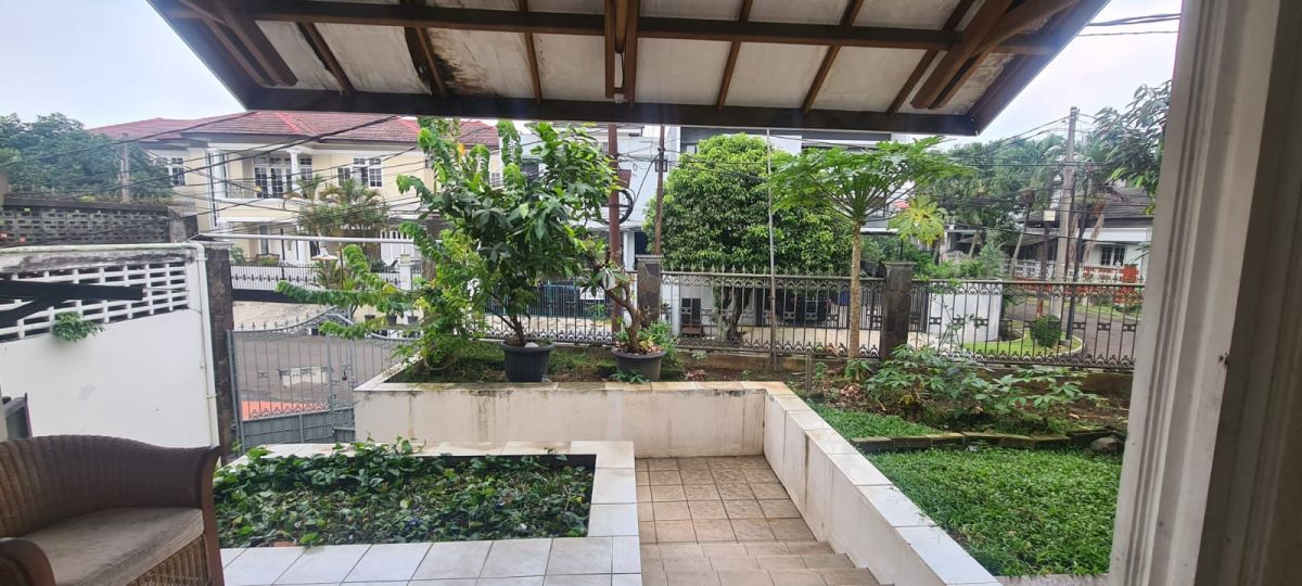 RUMAH HOOK LUAS, LT 440 M2, BUKIT CINERE INDAH, DEPOK - Foto 3