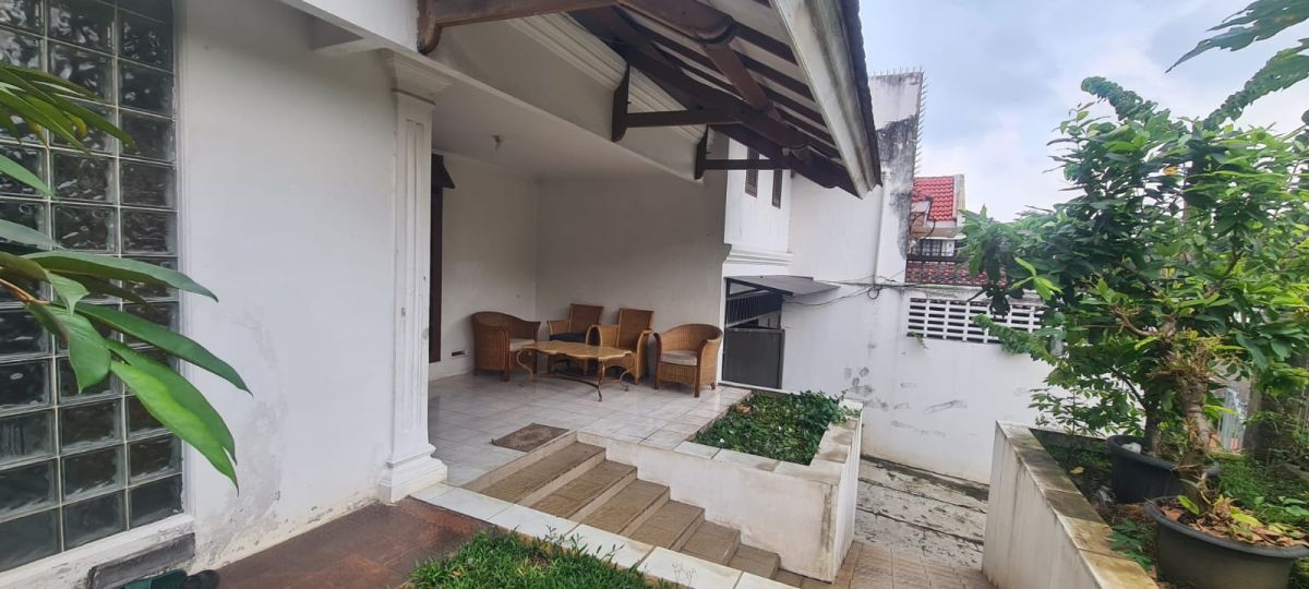 RUMAH HOOK LUAS, LT 440 M2, BUKIT CINERE INDAH, DEPOK - Foto 4