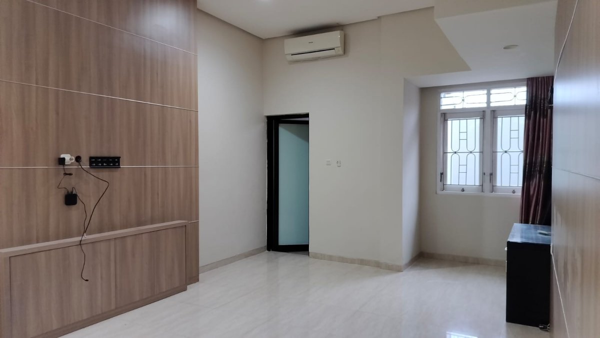 Disewakan Rumah Bagus & Bersih Siap Huni di Solo Baru, Kondisi Habis Renov & Cat Baru - Foto 2