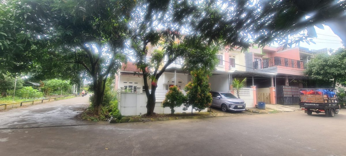 RUMAH HOOK AREA KOMERSIL, LT 138 M2,GRIYA BUKIT JAYA BLOK H9, GN PUTRI