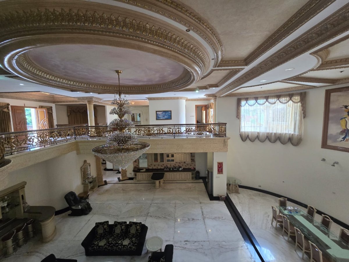 Dijual Rumah Mewah Ala Istana Sultan Crazy Rich Solo Baru, Lokasi di Sektor 1 Solo Baru - Foto 2