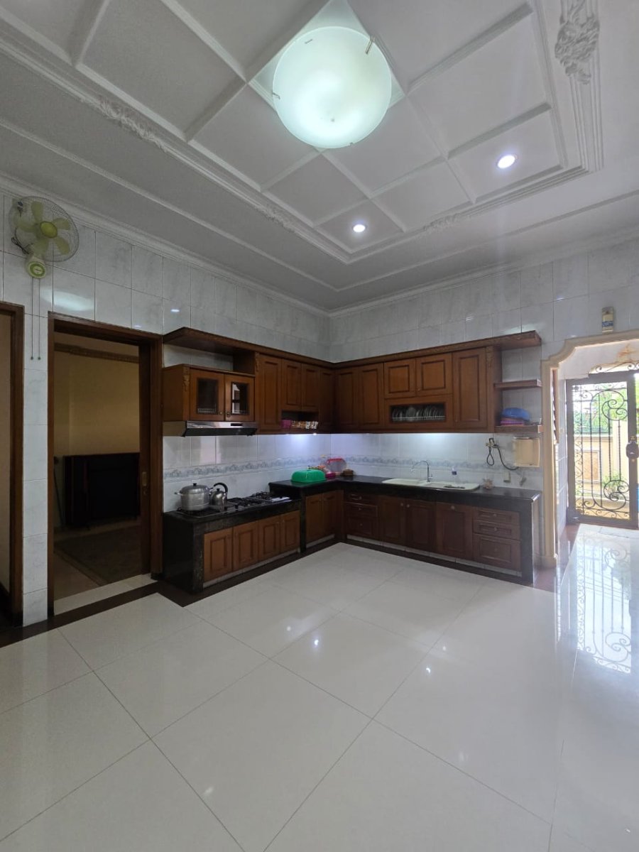 Dijual Rumah Mewah Ala Istana Sultan Crazy Rich Solo Baru, Lokasi di Sektor 1 Solo Baru - Foto 5