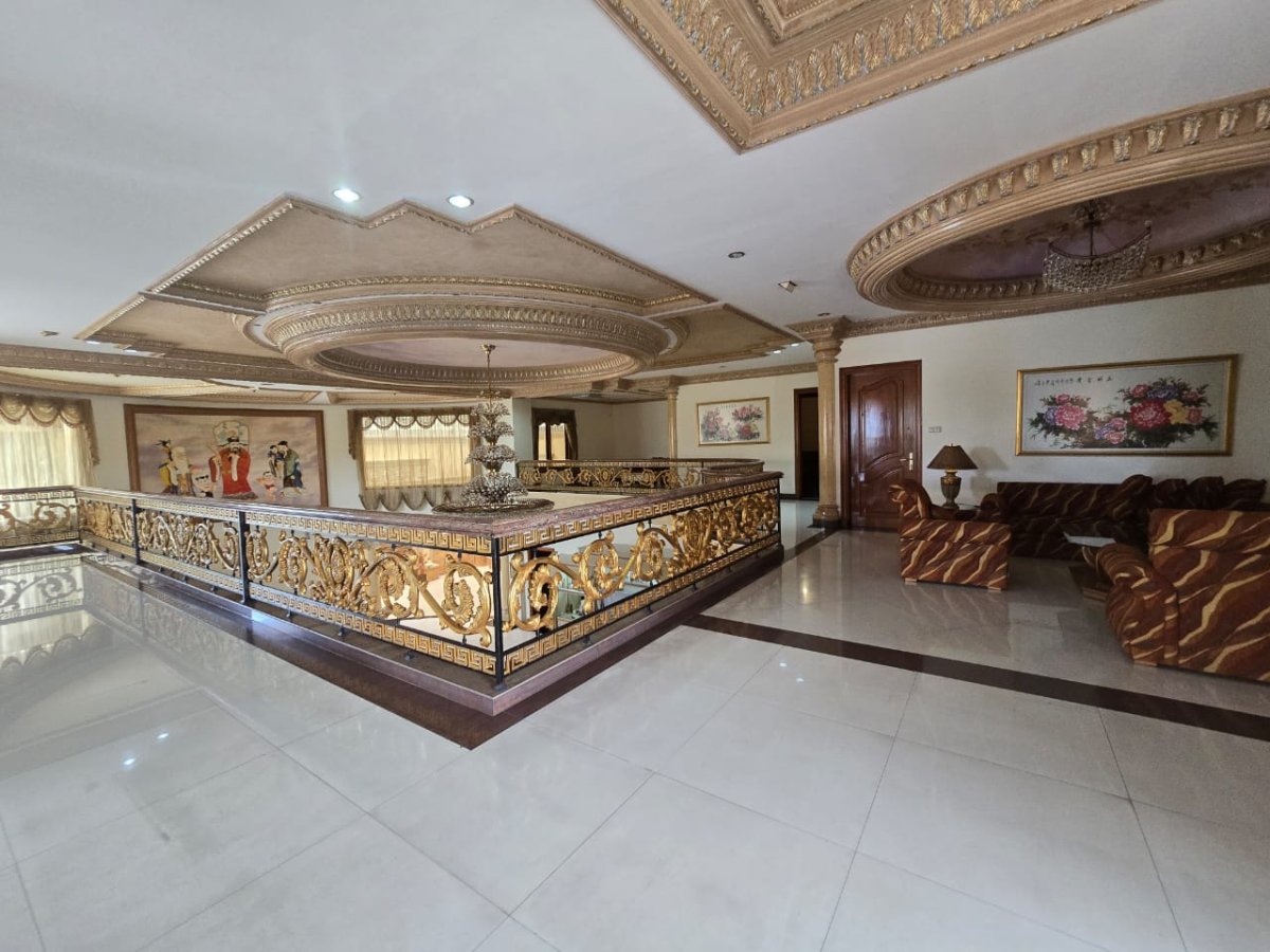 Dijual Rumah Mewah Ala Istana Sultan Crazy Rich Solo Baru, Lokasi di Sektor 1 Solo Baru - Foto 7