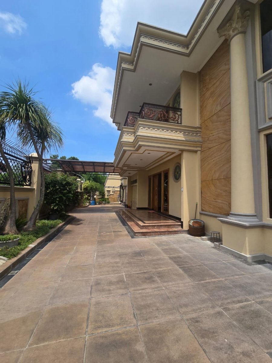 Dijual Rumah Mewah Ala Istana Sultan Crazy Rich Solo Baru, Lokasi di Sektor 1 Solo Baru - Foto 10