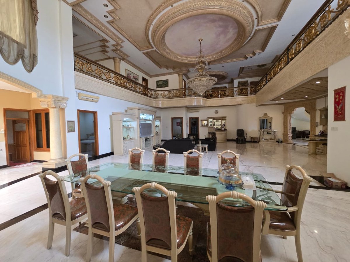 Dijual Rumah Mewah Ala Istana Sultan Crazy Rich Solo Baru, Lokasi di Sektor 1 Solo Baru - Foto 12