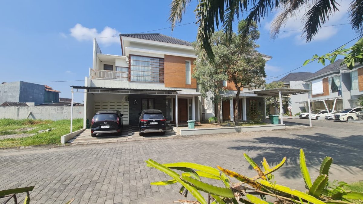 Dijual Rumah Mewah Minimalis di Cluster Elite Dekat Mall The Park Solo Baru
