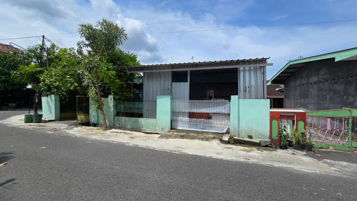 Dijual Rumah Hitung Tanah Atau Tanah Bonus Bangunan, di Mojosongo Jebres Solo