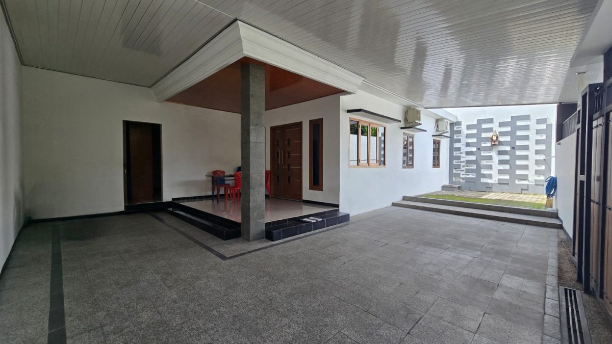 Dijual Rumah Bagus Mewah Siap Pakai di Mojosongo Jebres Solo - Foto 2
