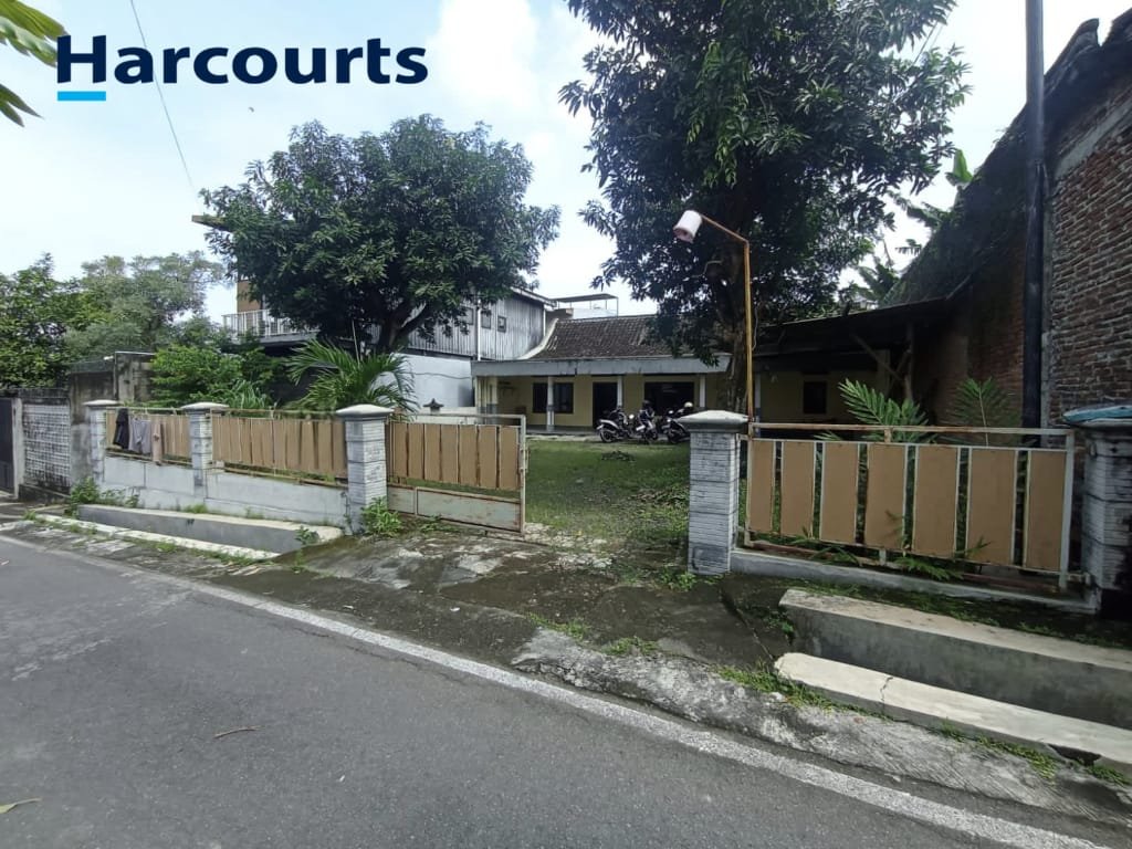 Disewakan Rumah Lama Strategis Siap Pakai di Joglo Banjarsari Solo