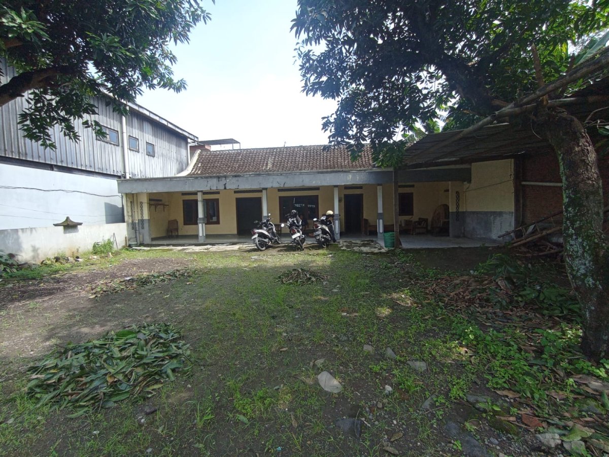 Disewakan Rumah Lama Strategis Siap Pakai di Joglo Banjarsari Solo - Foto 4