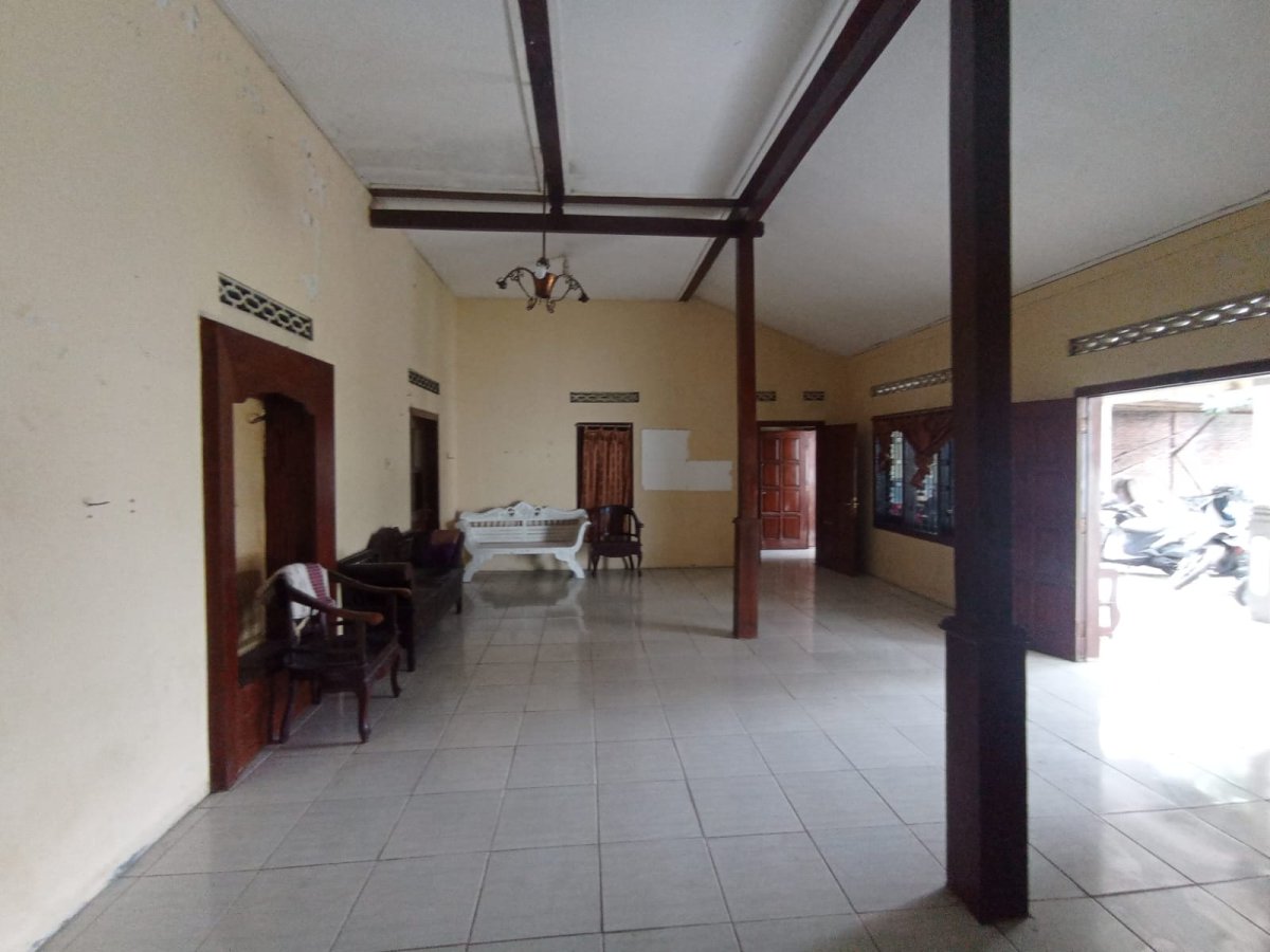Disewakan Rumah Lama Strategis Siap Pakai di Joglo Banjarsari Solo - Foto 5