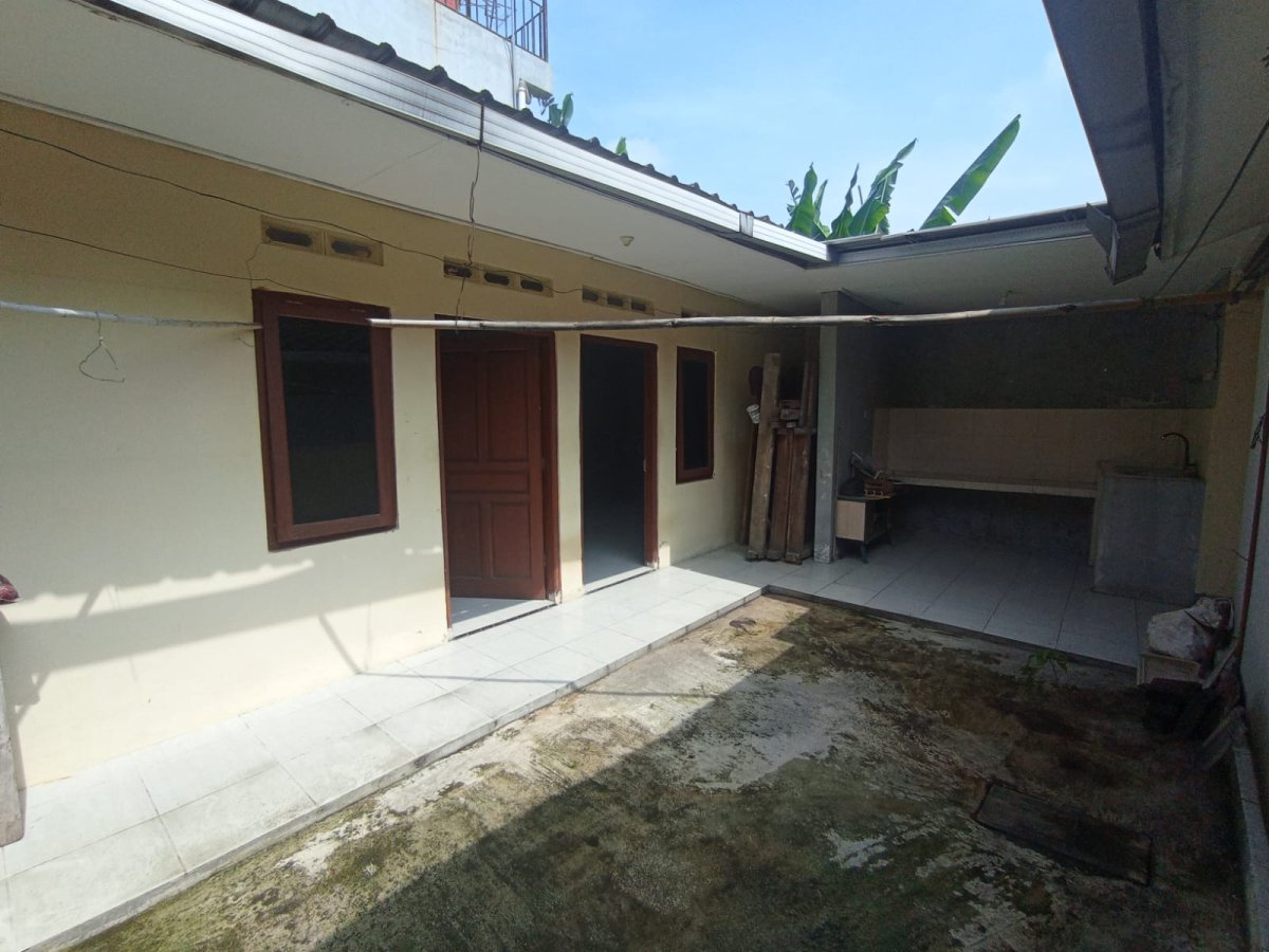 Disewakan Rumah Lama Strategis Siap Pakai di Joglo Banjarsari Solo - Foto 7