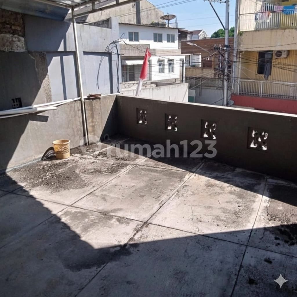 Disewakan Ruko Bagus Strategis Dekat Balai Kota & Jalan Slamet Riyadi Solo - Foto 4