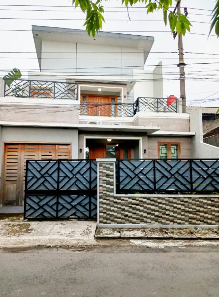 Dijual Rumah Bagus 2 Lantai Semi Furnished Siap Huni di Jajar