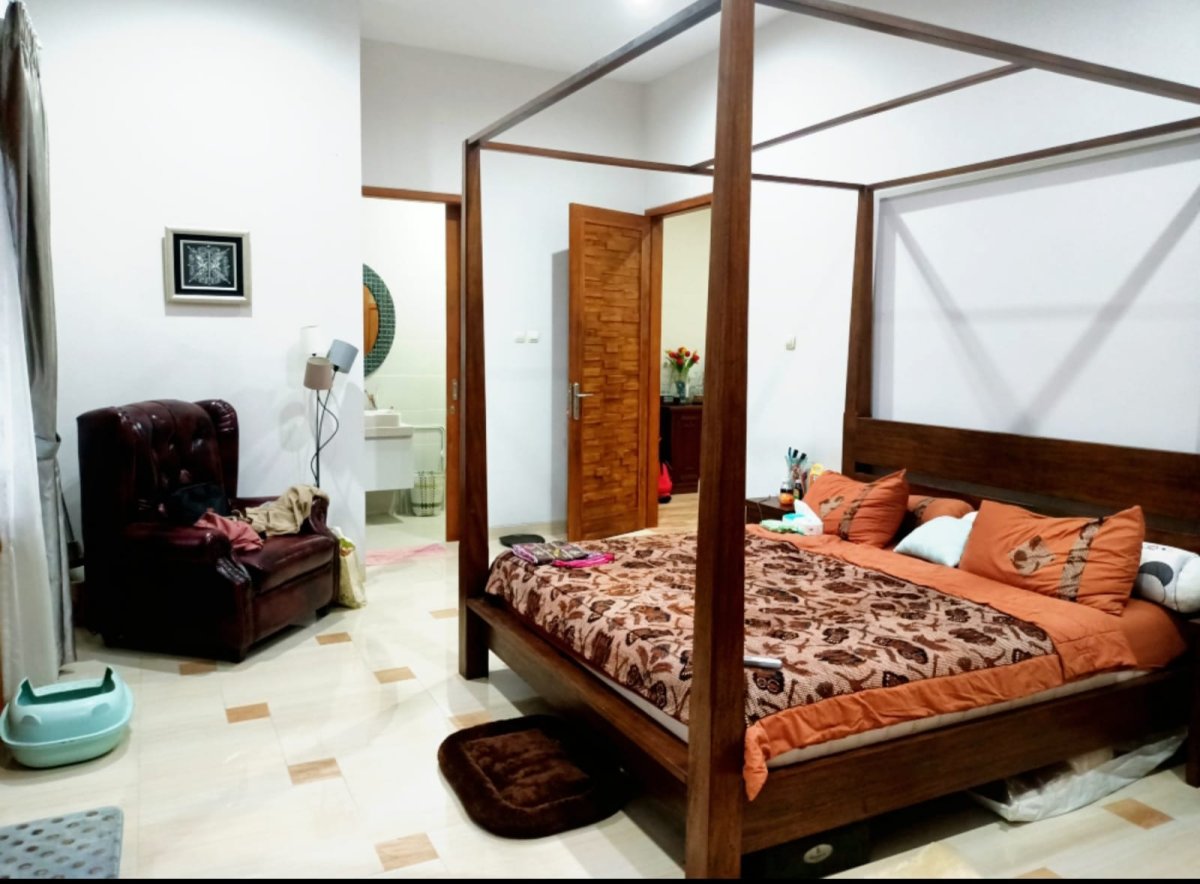 Dijual Rumah Bagus 2 Lantai Semi Furnished Siap Huni di Jajar - Foto 2