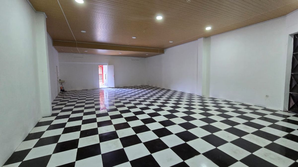 Ruko Strategis di Jalan Yos Sudarso Solo, Sangat Cocok Untuk Ruang Usaha - Foto 3