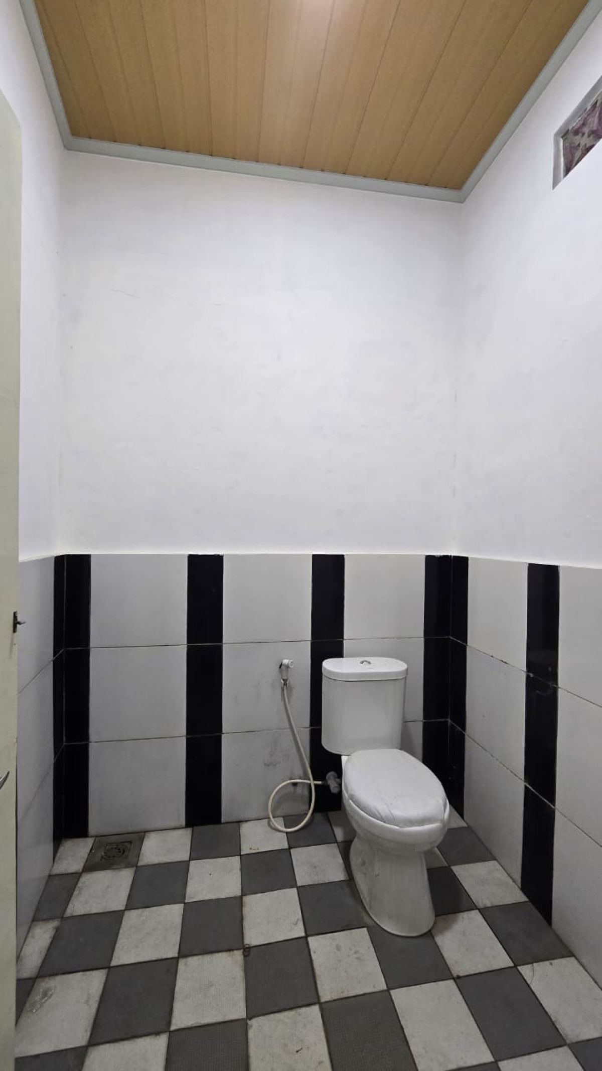 Ruko Strategis di Jalan Yos Sudarso Solo, Sangat Cocok Untuk Ruang Usaha - Foto 5