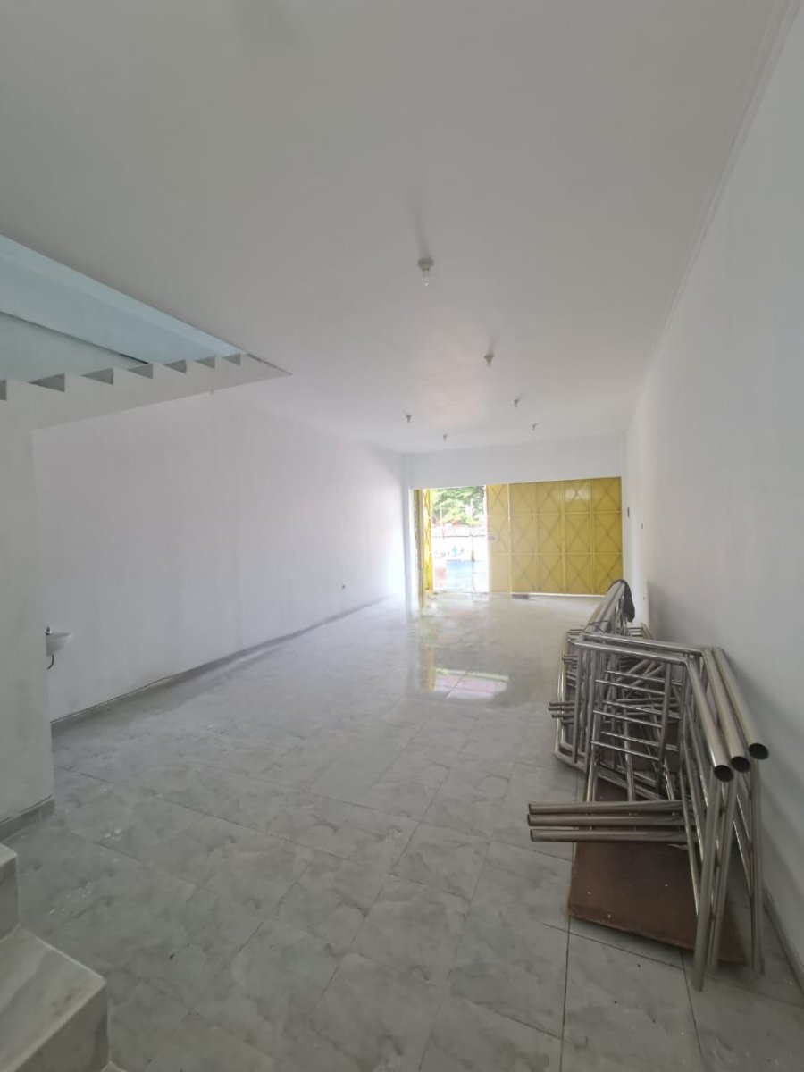 Disewakan Ruko Strategis Pinggir Jalan RE Martadinata Jebres Solo, Depan Pasar Tanggul - Foto 4