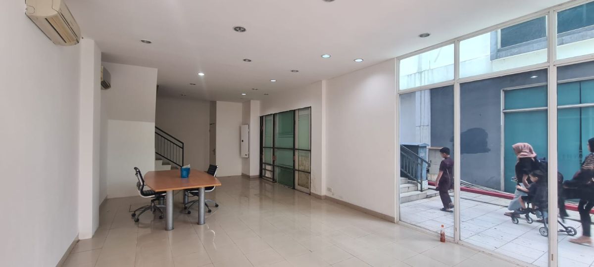 DISEWAKAN, RUKO HOEK STRATEGIS 4,5 LANTAI, INCLUDE LIFT BARANG, THAMRIN CITY OFFICE PARK, JAKARTA PUSAT - Foto 2