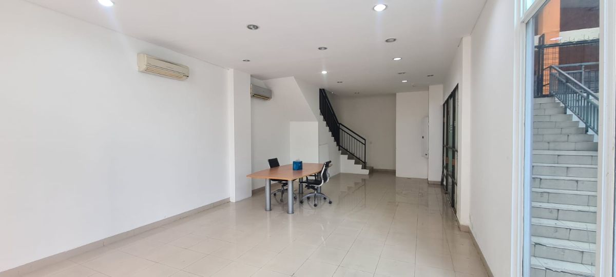 DISEWAKAN, RUKO HOEK STRATEGIS 4,5 LANTAI, INCLUDE LIFT BARANG, THAMRIN CITY OFFICE PARK, JAKARTA PUSAT - Foto 3
