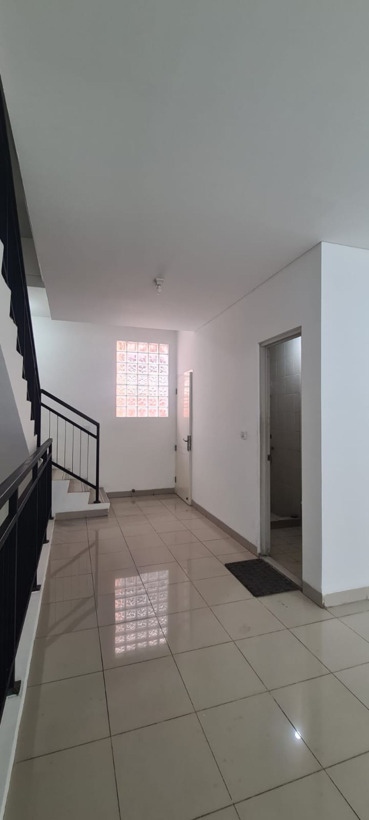 DISEWAKAN, RUKO HOEK STRATEGIS 4,5 LANTAI, INCLUDE LIFT BARANG, THAMRIN CITY OFFICE PARK, JAKARTA PUSAT - Foto 4