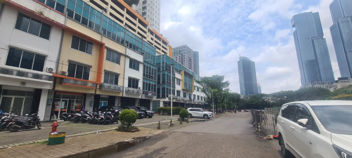 DISEWAKAN, RUKO HOEK STRATEGIS 4,5 LANTAI, INCLUDE LIFT BARANG, THAMRIN CITY OFFICE PARK, JAKARTA PUSAT - Foto 11