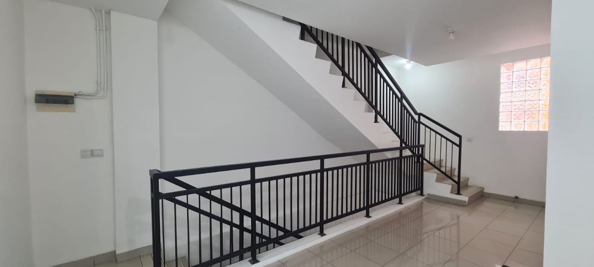 DISEWAKAN, RUKO HOEK STRATEGIS 4,5 LANTAI, INCLUDE LIFT BARANG, THAMRIN CITY OFFICE PARK, JAKARTA PUSAT - Foto 14