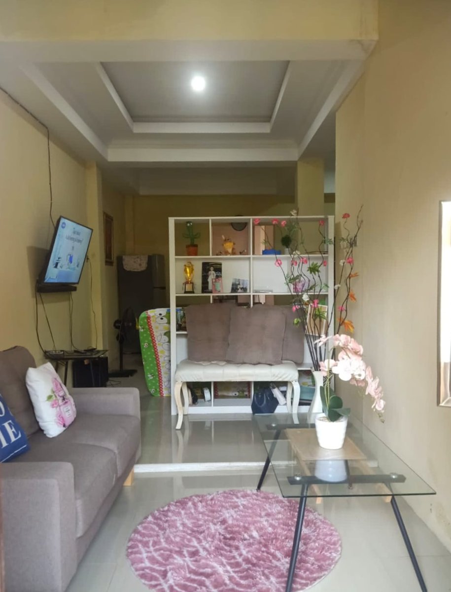 Rumah Bagus 2 Lantai Dengan Perabotan,  Lokasi : Perumahan di Sektor 10, Gedangan, Solo Baru - Foto 3