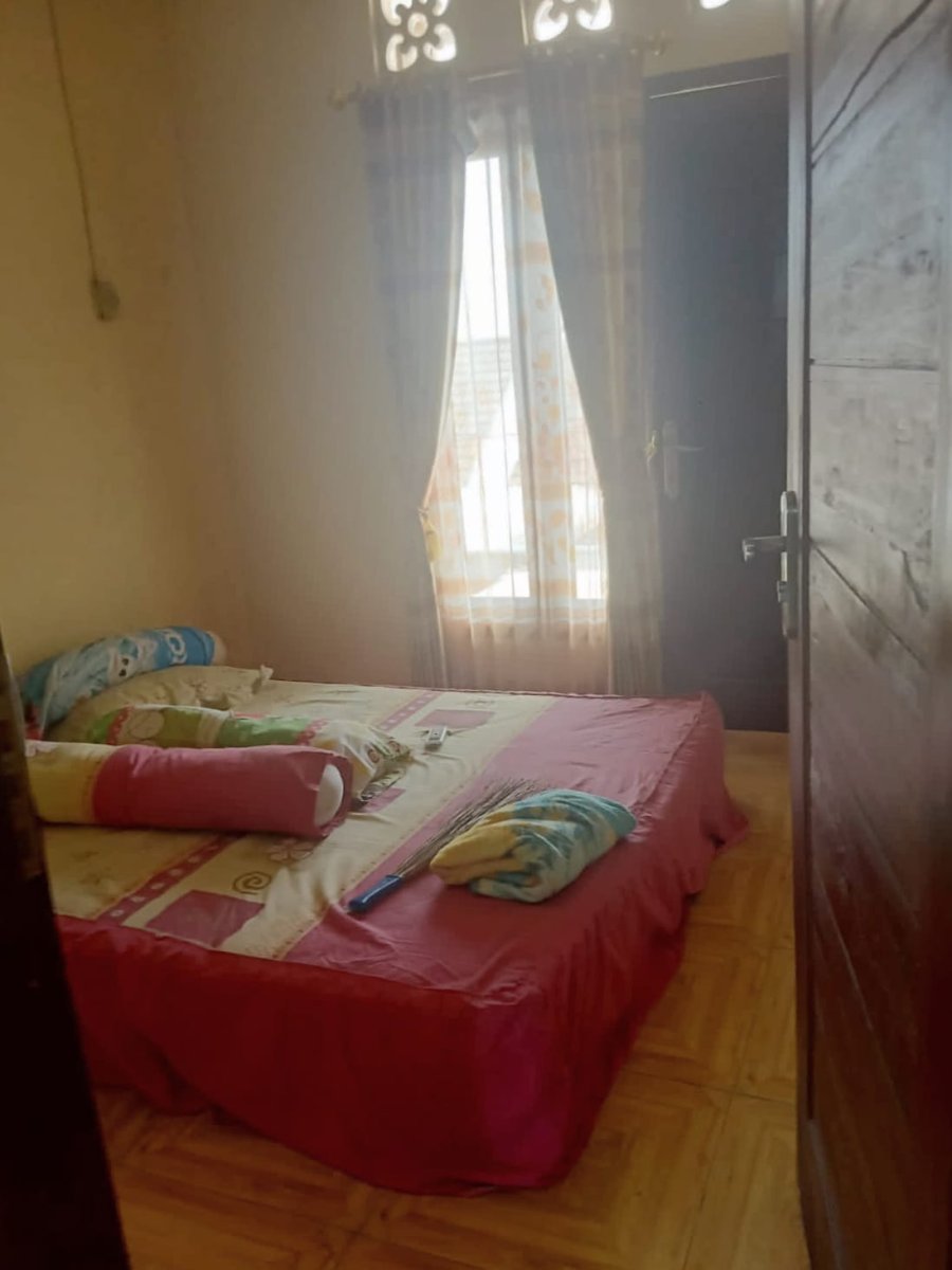 Rumah Bagus 2 Lantai Dengan Perabotan,  Lokasi : Perumahan di Sektor 10, Gedangan, Solo Baru - Foto 4