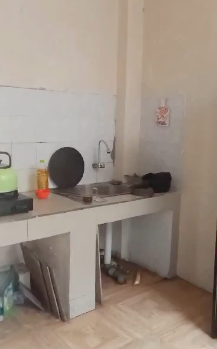 Rumah Bagus 2 Lantai Dengan Perabotan,  Lokasi : Perumahan di Sektor 10, Gedangan, Solo Baru - Foto 8