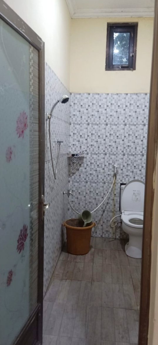 Rumah Bagus 2 Lantai Dengan Perabotan,  Lokasi : Perumahan di Sektor 10, Gedangan, Solo Baru - Foto 9