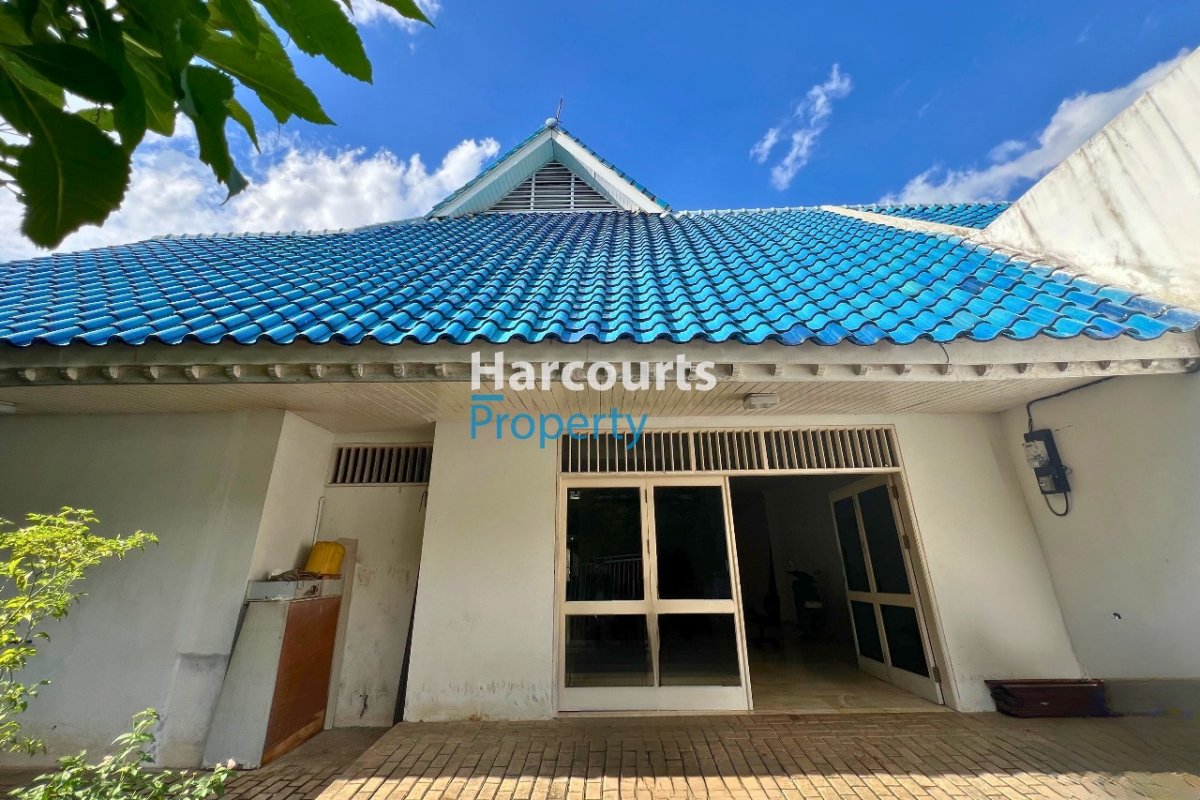 Dijual Rumah Klasik Hitung Tanah Posisi Hook Lokasi Tenang di Dalam Komplek Di Permata Hijau - Foto 2