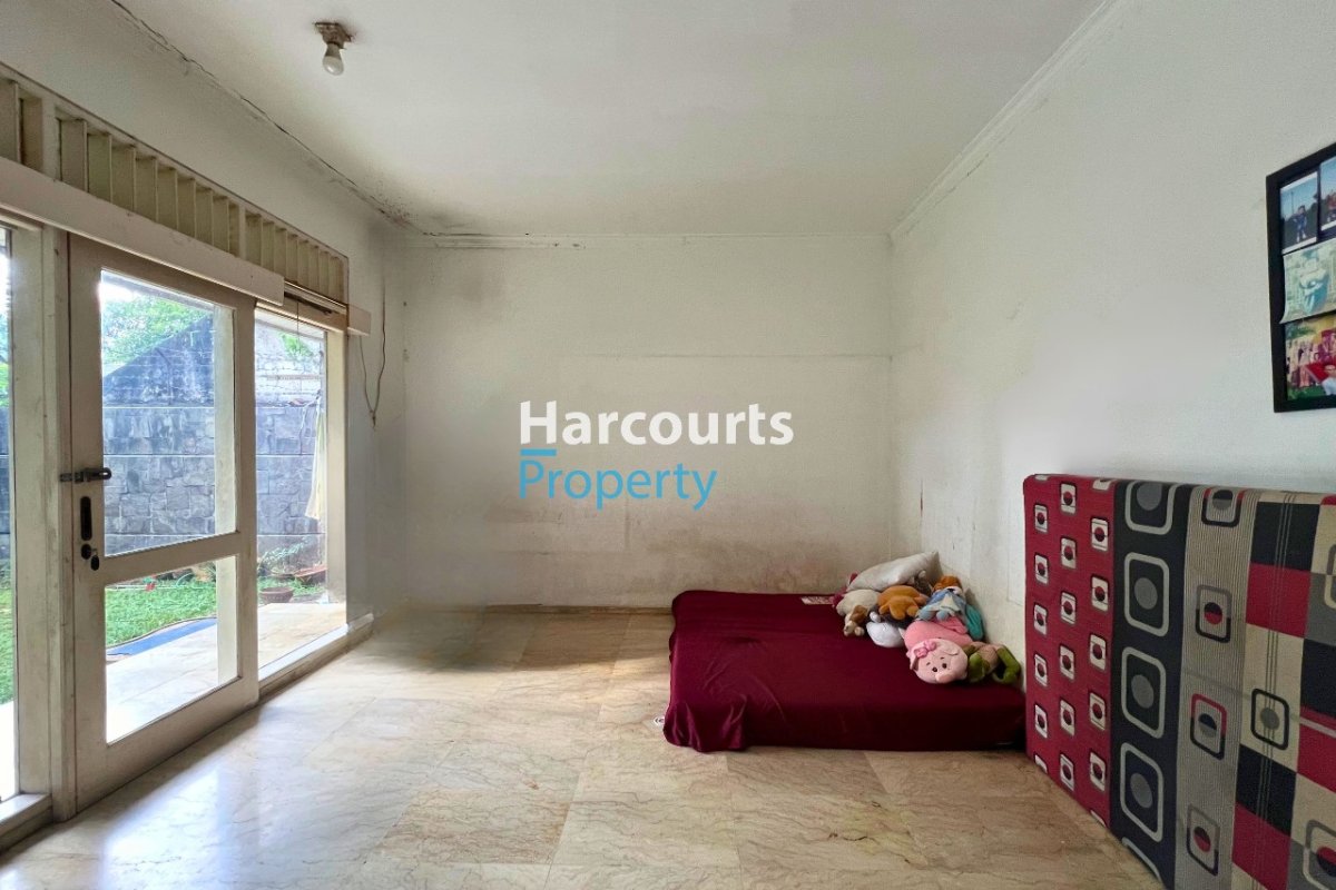 Dijual Rumah Klasik Hitung Tanah Posisi Hook Lokasi Tenang di Dalam Komplek Di Permata Hijau - Foto 6