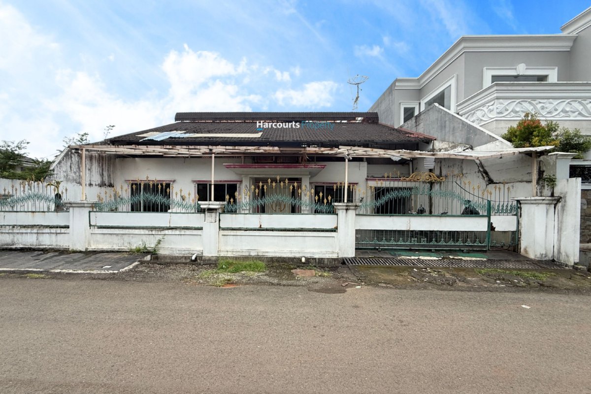 Dijual Rumah Lama Hitung Tanah Di Permata Hijau