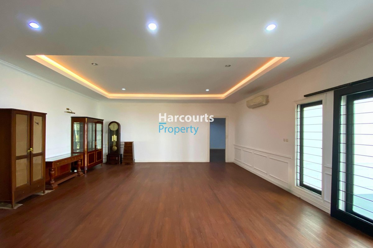 Dijual Rumah Bagus dan Terawat Lingkungan Tenang 15 Menit dari Senayan City Area di Permata Hijau