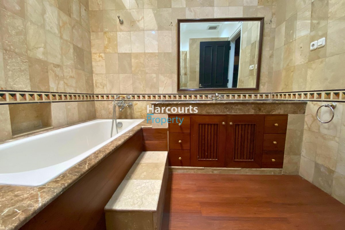 Dijual Rumah Bagus dan Terawat Lingkungan Tenang 15 Menit dari Senayan City Area di Permata Hijau - Foto 7