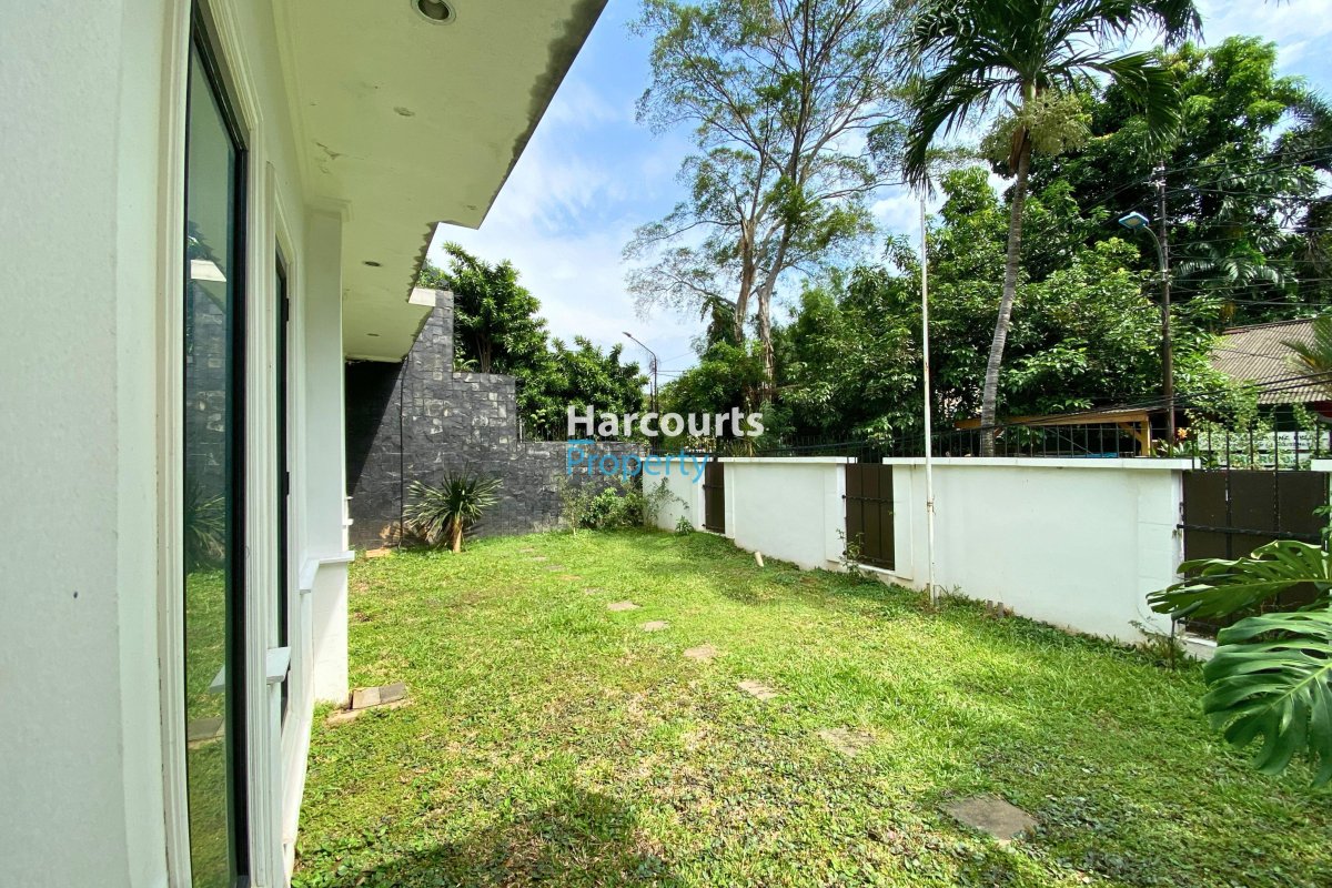 Dijual Rumah Bagus dan Terawat Lingkungan Tenang 15 Menit dari Senayan City Area di Permata Hijau - Foto 8