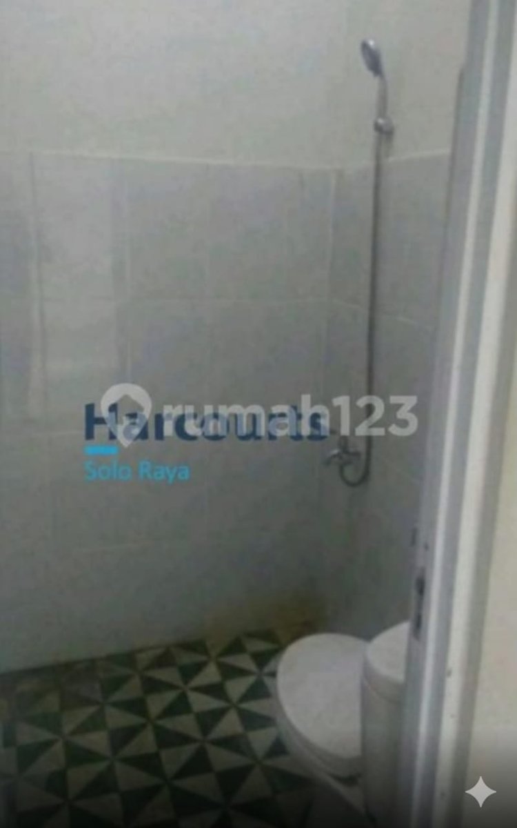Disewakan Rumah Bagus Bersih Terawat Siap Huni di Cluster di Mojosongo, Solo - Foto 6