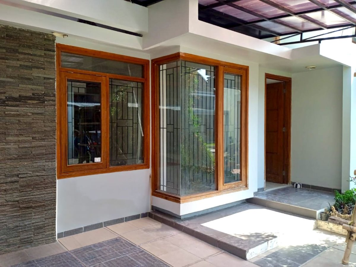 Disewakan Rumah Bagus Siap Pakai  ( Full Furnished ),  Lokasi : Cluster Elite di Pabelan, Dekat Colomadu - Foto 2