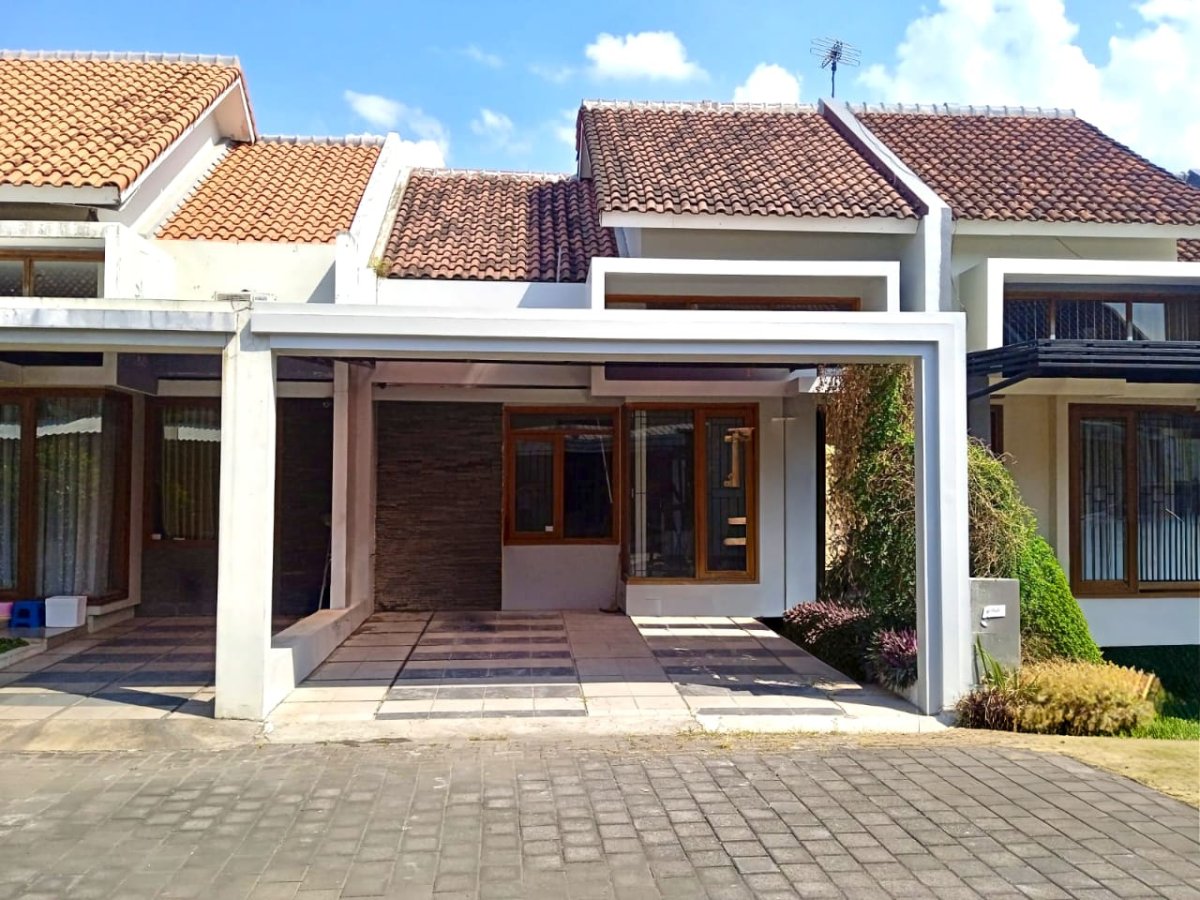 Dijual Rumah Bagus Siap Pakai  ( Full Furnished ),  Lokasi : Cluster Elite di Pabelan, Dekat Colomadu