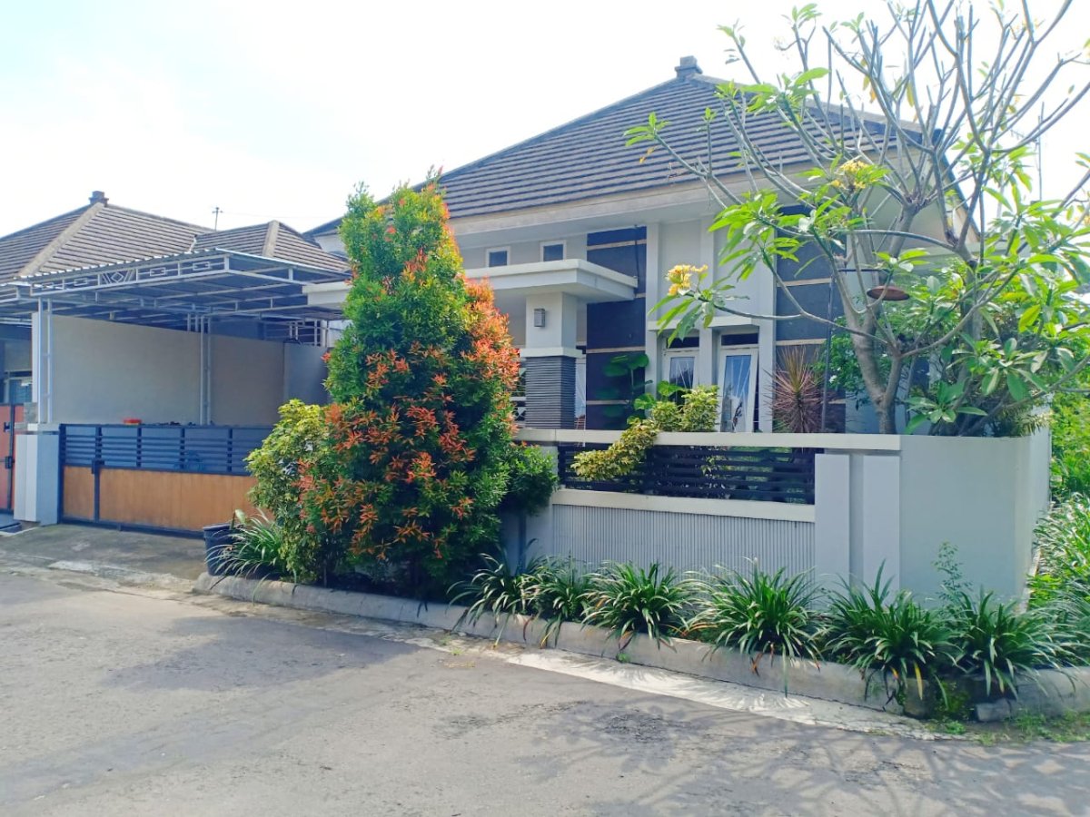 Rumah Bagus Full Furnish, Lokasi : Cluster di Fajar Indah, Solo