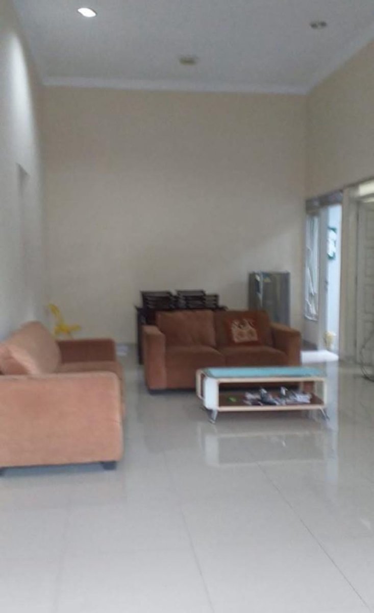 Rumah Bagus Full Furnish, Lokasi : Cluster di Fajar Indah, Solo - Foto 2