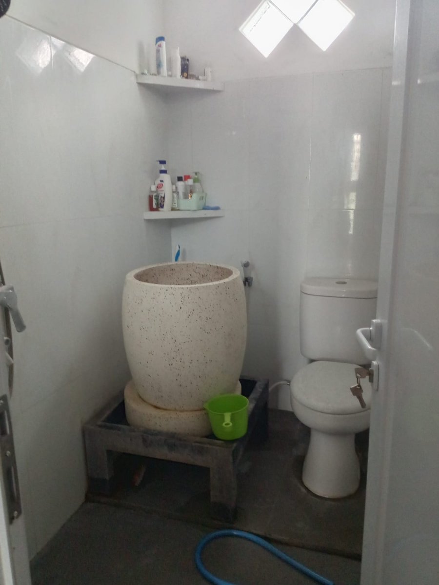 Rumah nyaman dengan lahan luas di Dagen, Jaten, Karanganyar - Foto 5