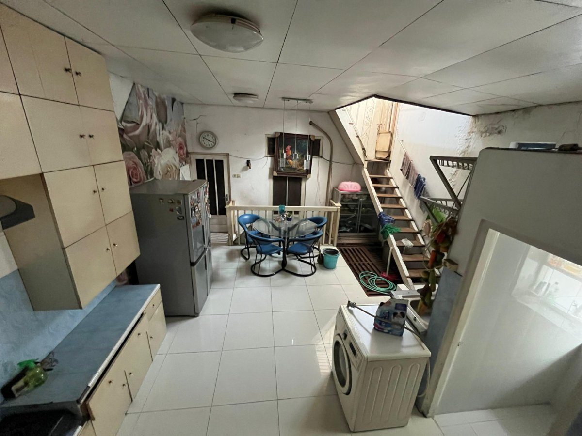 Ruko Strategis 3 Lantai di Kawasan Bisnis dan Pertokoan, Jalan Yos Sudarso Nonongan Solo - Foto 6