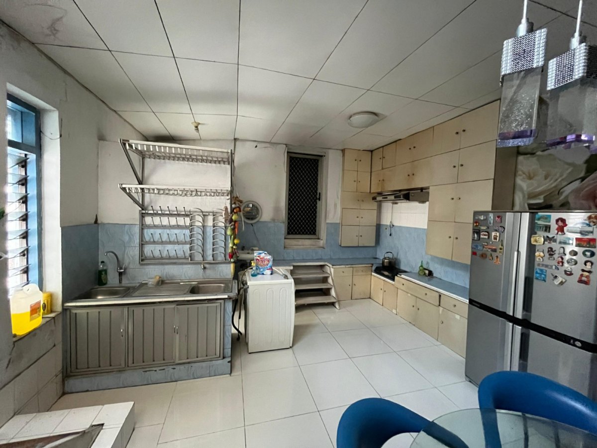 Ruko Strategis 3 Lantai di Kawasan Bisnis dan Pertokoan, Jalan Yos Sudarso Nonongan Solo - Foto 7