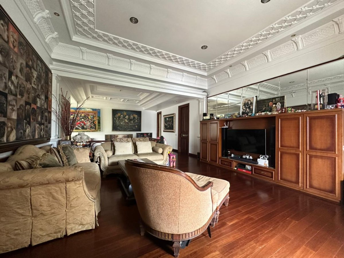 Dijual Rumah Semi furnished Lokasi Villa Gading Indah - Foto 3